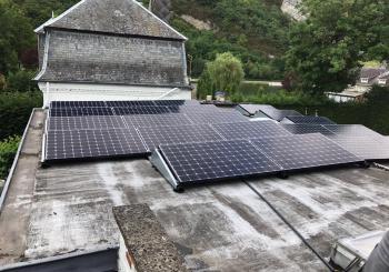 zonnepanelen in Namen op plat dak