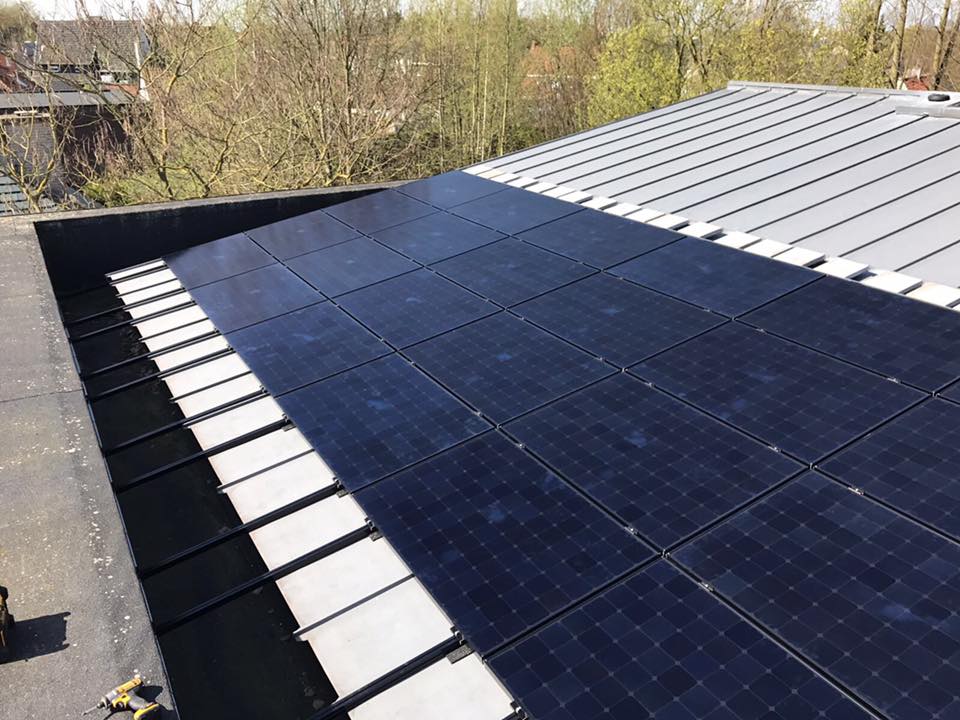 Faial aflevering Boekhouding Plaatsen van zonnepanelen op zink dak in Zwevegem | Batimont